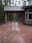 Patterned driveway with coloured brick