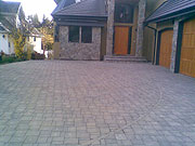 Stone pavers driveway
